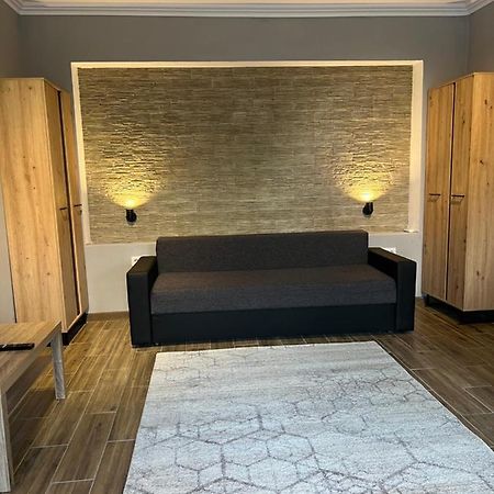 Benny & Bella Guest House Oradea Buitenkant foto