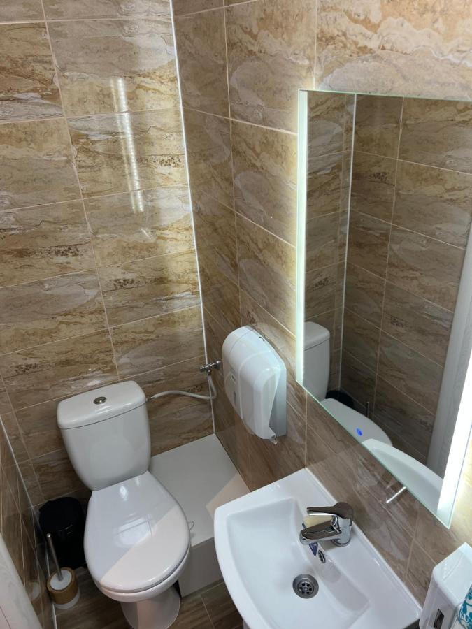 Benny & Bella Guest House Oradea Buitenkant foto