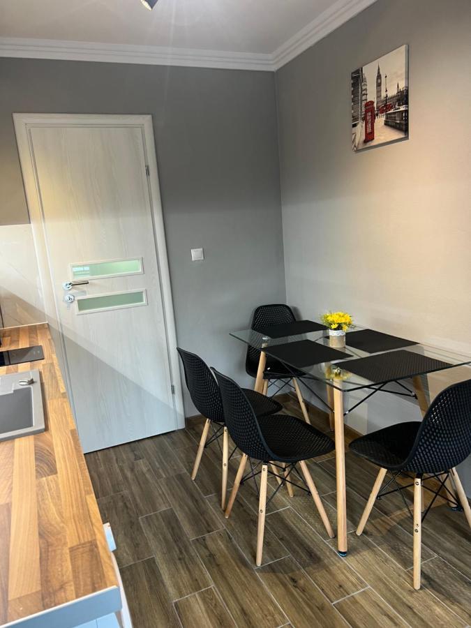 Benny & Bella Guest House Oradea Buitenkant foto