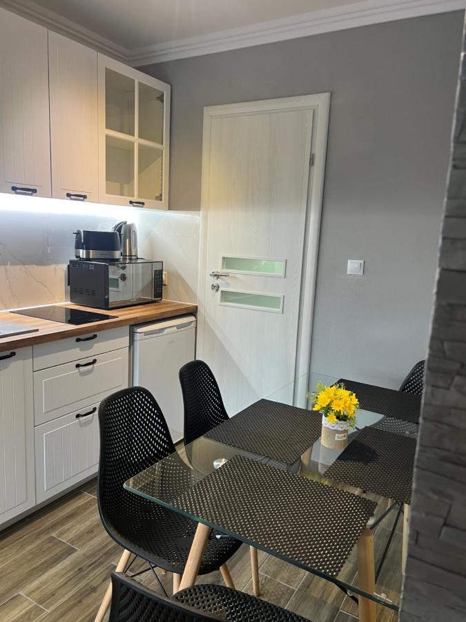 Benny & Bella Guest House Oradea Buitenkant foto
