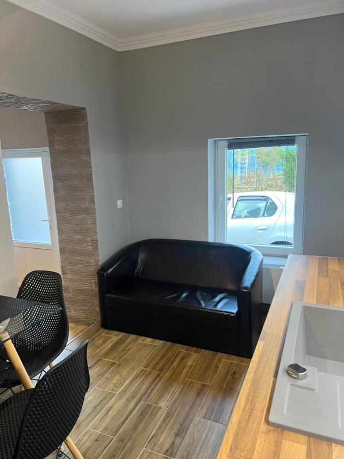 Benny & Bella Guest House Oradea Buitenkant foto