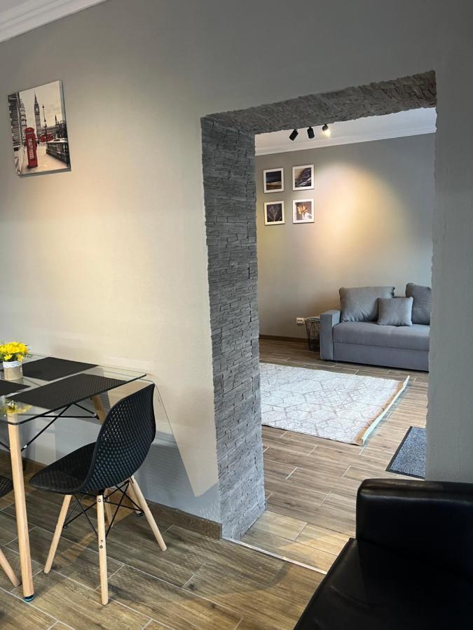 Benny & Bella Guest House Oradea Buitenkant foto