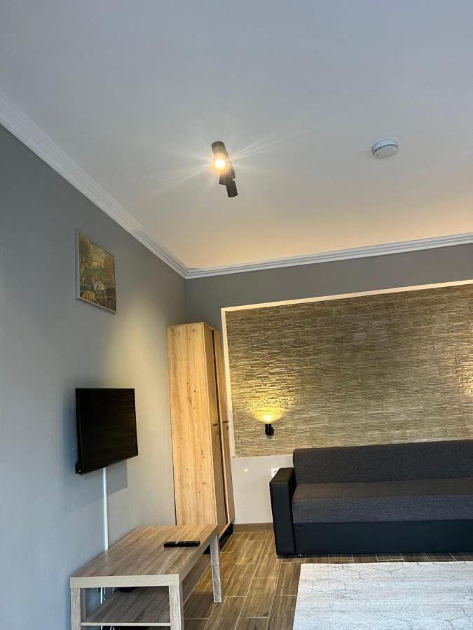 Benny & Bella Guest House Oradea Buitenkant foto