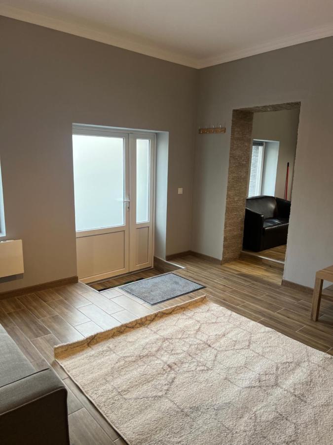 Benny & Bella Guest House Oradea Buitenkant foto